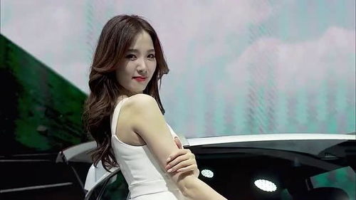  车展上的美女车模,表情萌萌哒,越看越喜欢