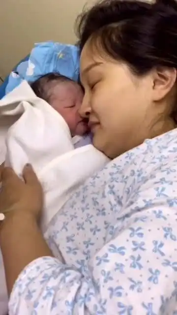  刚出生的婴儿,就被亲妈吐槽了,小宝贝最后的表情绝了