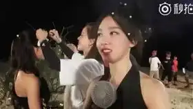 当智秀偷偷逗小琏成功后,看着小琏迷茫的表情,秀哥露出了一脸满足的微笑 当智秀偷偷逗小琏成功后,看着小琏迷茫的表情,秀哥露出了一脸满足的微笑