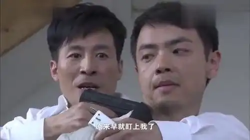 影视黑老大们在开会,不料警察把外面全包围了,这下好看了 影视黑老大们在开会,不料警察把外面全包围了,这下好看了