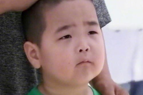  夫妻无法生育,领养回来的孩子却越长越像老婆,结局反转意想不到