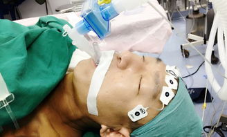  陈羽凡锁骨骨折做手术躺病床上表情痛苦4