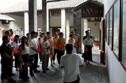 太火爆了来宾这些地方变成了景点每天都有好多人到这里打卡 太火爆了来宾这些地方变成了景点每天都有好多人到这里打卡