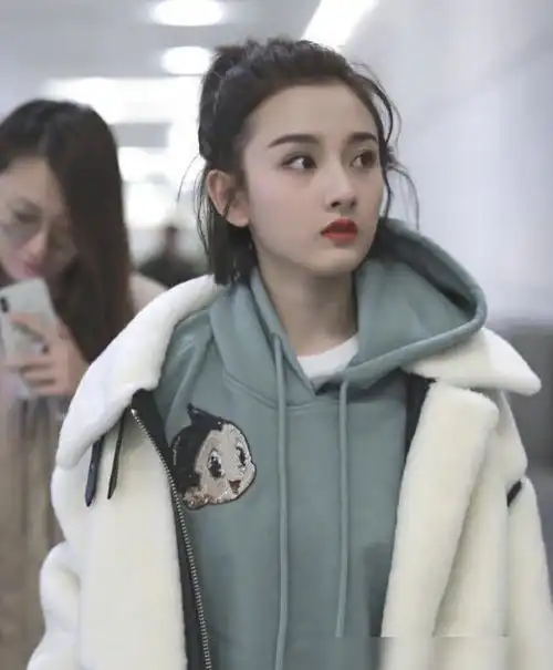 宋祖儿保温杯里泡汽水,直播喷一脸,本人晒自己表情包回应快停止 宋祖儿保温杯里泡汽水,直播喷一脸,本人晒自己表情包回应快停止