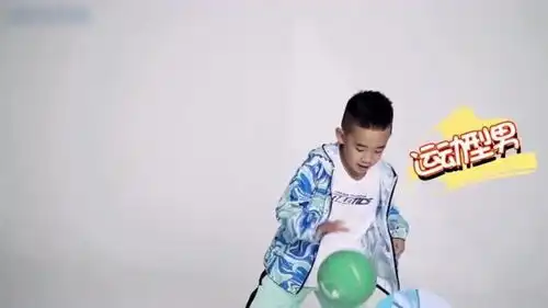 打羽毛球照片表情包王俊