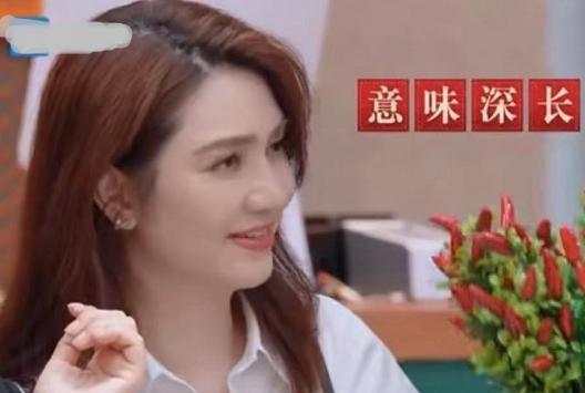 张丹峰送洪欣花登上热搜,朱茵表情尴尬,又想蹭老婆热度 张丹峰送洪欣花登上热搜,朱茵表情尴尬,又想蹭老婆热度