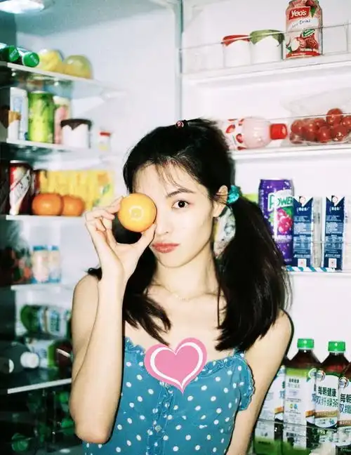 论穿吊带裙,谁能比过钟楚曦,英气脸穿出各种风情,肩颈线太优越 论穿吊带裙,谁能比过钟楚曦,英气脸穿出各种风情,肩颈线太优越