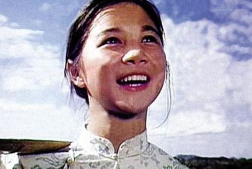  蔡明从小品女王到被观众喊滚出春晚,她到底做错了什么
