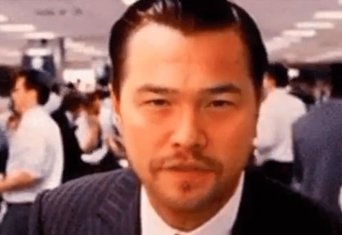  周杰伦模仿偶像小李子,妆容表情神还原,阿信留言表示差点认错人