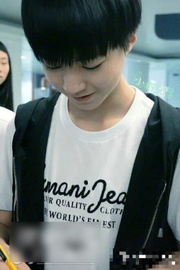  男星萌照大比拼tfboys王源嘟嘴李易峰傲娇