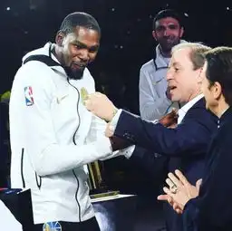 nba表情包尼克杨赤膊