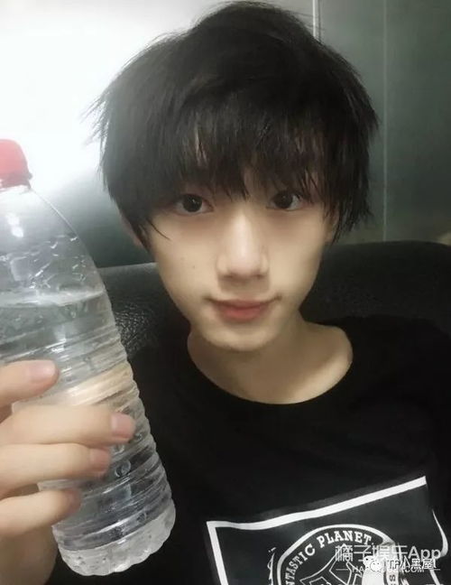  他是未出道就人气爆棚的tfboys师弟,多才多艺还超有责任心