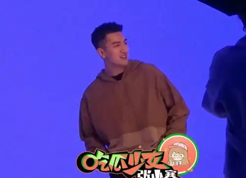 否认出轨后,金瀚面带笑容现身片场,张芷溪表情犀利,气场强大 否认出轨后,金瀚面带笑容现身片场,张芷溪表情犀利,气场强大