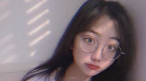  新晋网红小姐姐,高一小学妹给高考朋友送满天星,家长不赞同此做法