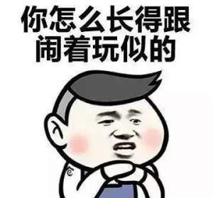  开心笑话晚上出来去买烟,见一个哥们怀里抱着酒盒趴在柜台上