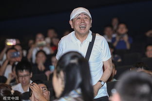 打羽毛球照片表情包小岳