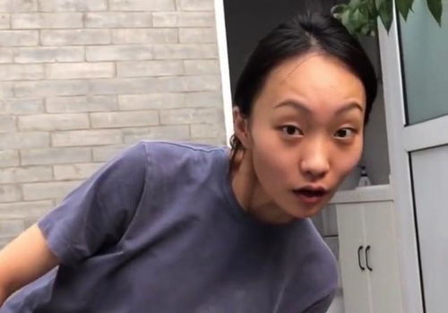  秃头女孩贝勒爷,8个月涨粉三千万,为了能红故意扮丑