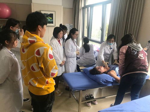  看着都疼傅园慧腹部扎14根针治疗,惹爸爸心疼,可她却十分乐观