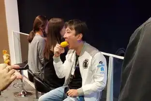 又出新表情包王思聪吃玉米再被拍一口吞 又出新表情包王思聪吃玉米再被拍一口吞