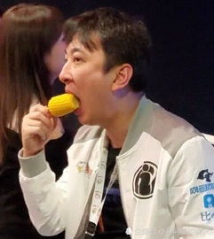  王思聪因吃玉米再上热搜一大波情头表情包已来袭,可以换头像了