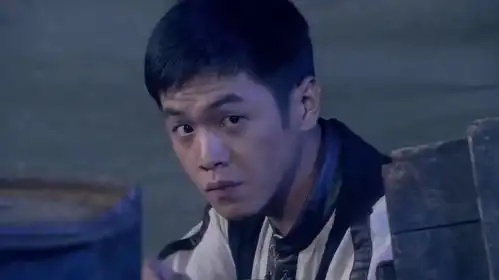 雪豹汉奸嚣张审讯大当家,谁知下秒援军杀到,汉奸求饶都没用 雪豹汉奸嚣张审讯大当家,谁知下秒援军杀到,汉奸求饶都没用