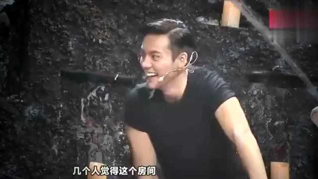 迪丽热巴现场玩游戏竟被假蛇道具吓坏了,这表情笑趴陈伟霆 迪丽热巴现场玩游戏竟被假蛇道具吓坏了,这表情笑趴陈伟霆