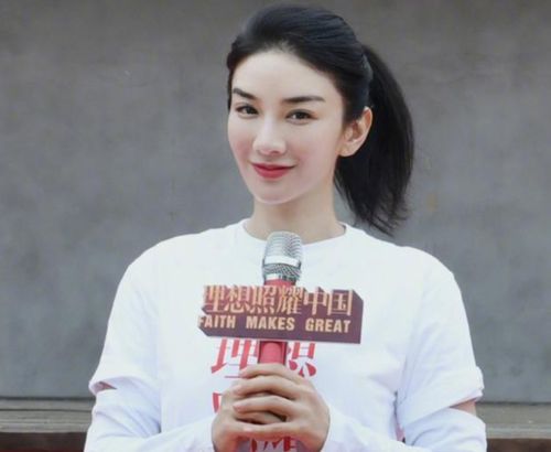  黄奕新节目上线,称自己的家庭没有爸爸,一旁伊能静发声为她征婚