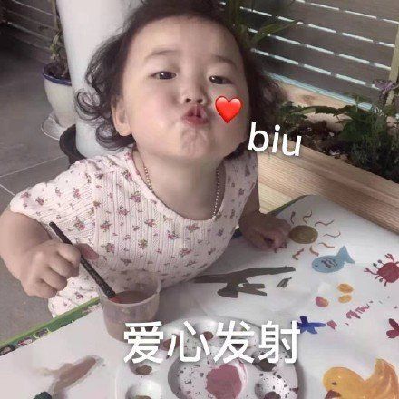  搞笑表情包妹妹你击中我了,尴尬不失礼貌的微笑