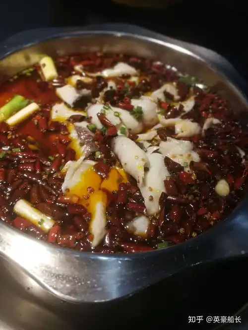 重庆水煮鱼是一道什么样的美食,有什么样的做法呢 重庆水煮鱼是一道什么样的美食,有什么样的做法呢