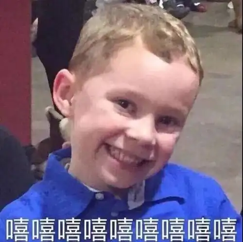  火爆全球的假笑男孩竟然开微博了评论区瞬间被表情包攻陷哈哈哈