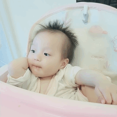  一一表情非常丰富有趣的小奶娃超级可爱