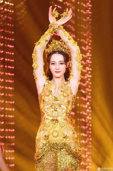 金鹰奖最具人气男女榜,杨紫竟反超热巴,到底花落谁家,而他稳了
