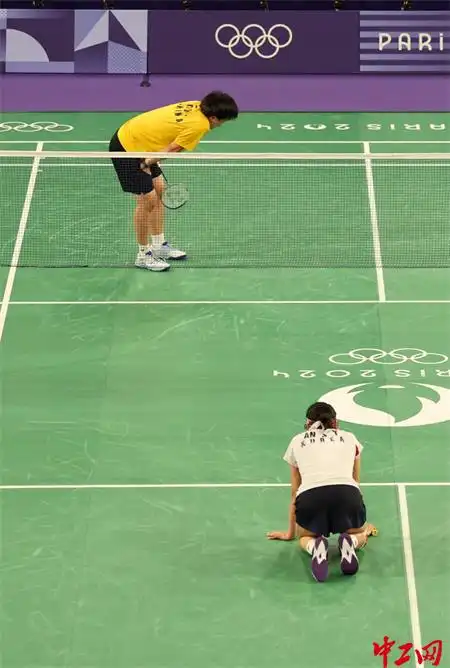 巴黎奥运会高清图集何冰娇羽毛球女单摘银 巴黎奥运会高清图集何冰娇羽毛球女单摘银