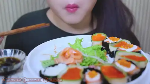 吃出六亲不认的表情,深夜美食看饿了的转,土豪交朋友吗 吃出六亲不认的表情,深夜美食看饿了的转,土豪交朋友吗