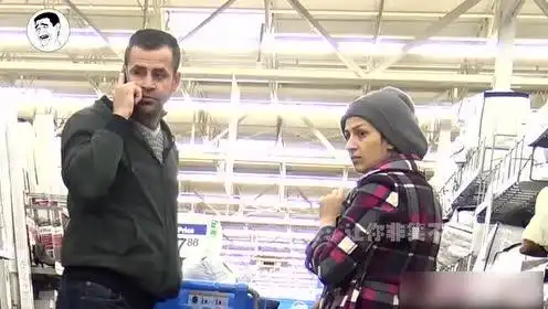 恶作剧小伙在超市大声放屁路人的表情都能做一套表情包了 恶作剧小伙在超市大声放屁路人的表情都能做一套表情包了