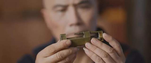  微信新表情包撞脸五阿哥,麦当劳应对职场困意送咖啡