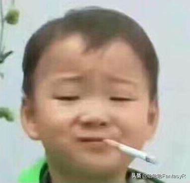  幽默笑话儿子和邻居家的儿子去湖边玩看,玩得身上全是泥