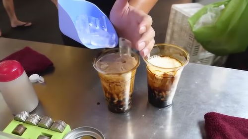  美食奶茶街头传统奶茶,老虎黑糖牛奶泡泡茶深夜放毒