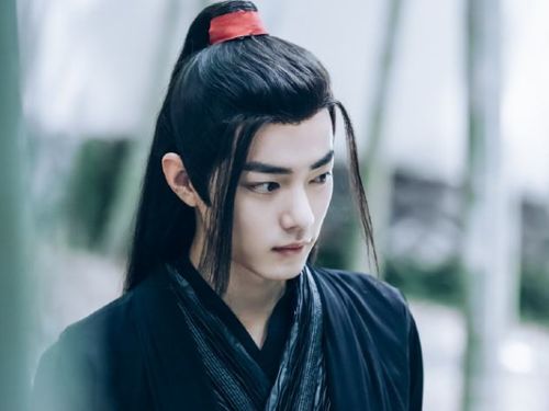  肖战代表魏无羡,赵丽颖是花千骨,任嘉伦是陆绎,看到李沁沦陷了