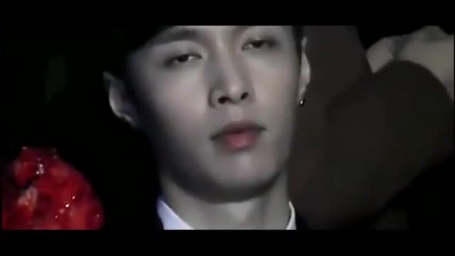  看张艺兴小哥哥这全程惊讶的表情,应该是被tfboys的表演震惊到了