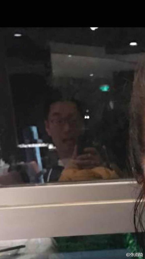  看到张雨绮有了幸福胖老公袁巴元的表情好夸张