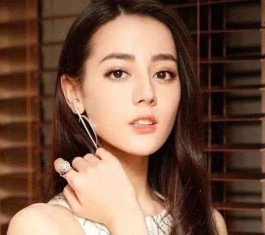  迪丽热巴自曝想生孩子,连名字都想好了,网友听完后别生了