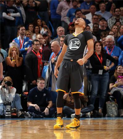 nba表情包尼克杨库里