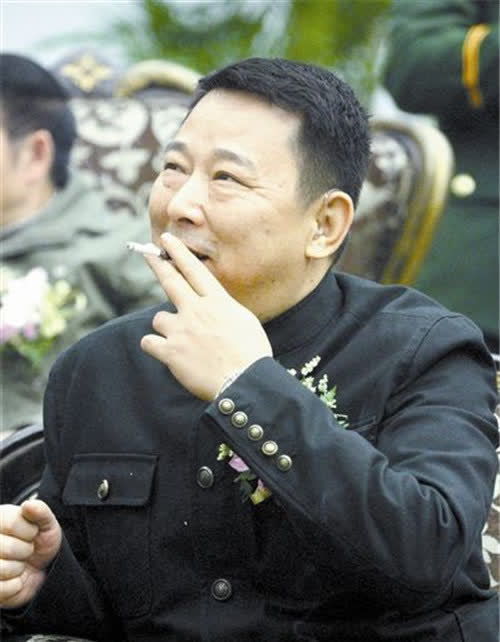  他是四川巨富,汶川地震捐5000万,背地里却是一个沾满鲜血的恶魔