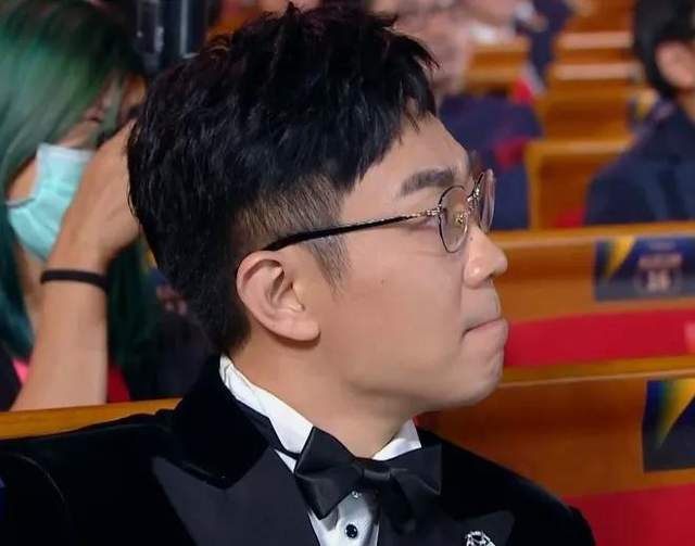  金鸡颁奖礼众星抢镜黄晓明爆冷夺影帝,其他入围者表情太精彩了