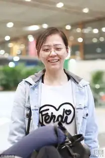 张靓颖素颜气色不佳被拍秒变苦笑表情包 张靓颖素颜气色不佳被拍秒变苦笑表情包