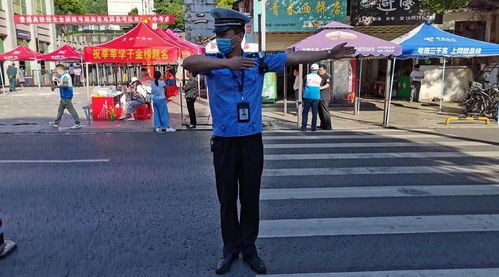  高考第一天双牌县考点外是这个样......