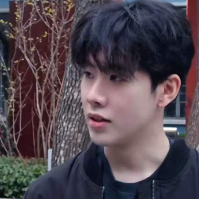  ts选小火龙遭队友质疑,进游戏发现是shy哥立马道歉对不起shy哥